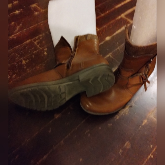 Clarke Ankle Bootie - Picture 3 of 4